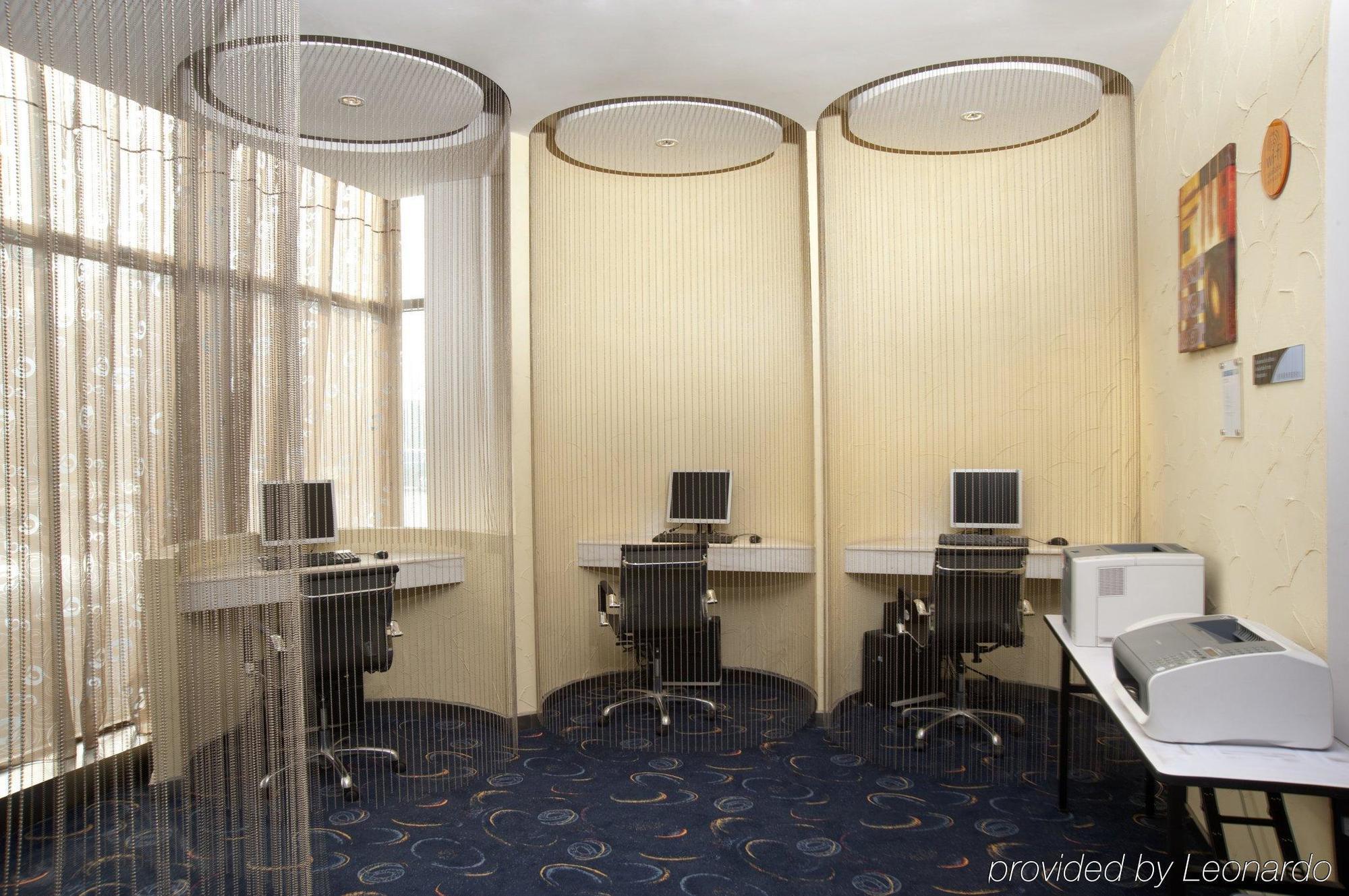 Holiday Inn Express Tianjin Binhai Facilidades foto